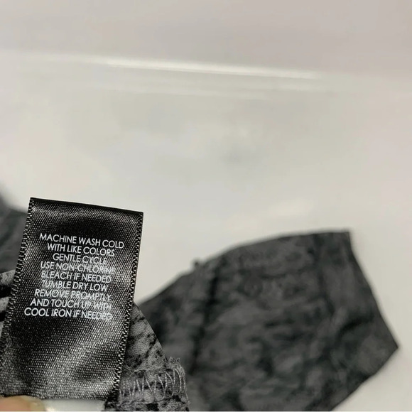 Torrid Top Blouse Woman‎ 4X  Snake Print Button Front Half Roll Tab Sleeve Light - Picture 4 of 10